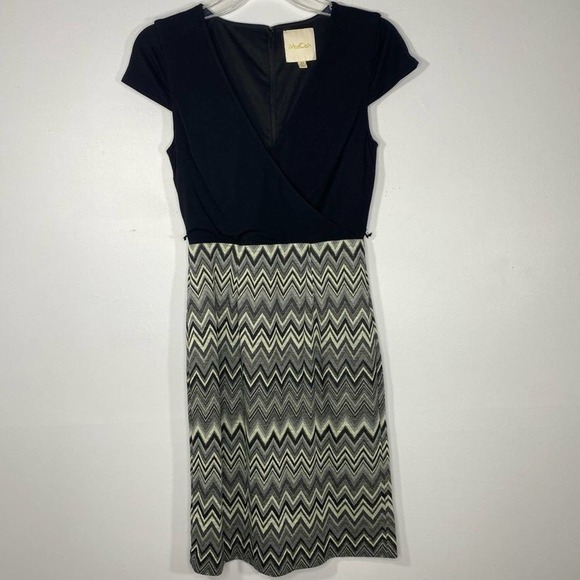 MODCLOTH Black & Gray Chevron Print V Neck Belted Dress Size Extra Small - Picture 4 of 10